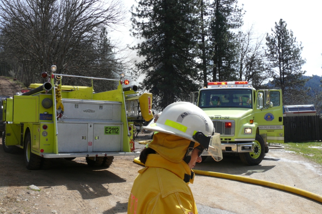 loading Gallery//Action/Structure Fire, Davis Rd, 15mar2010/fullsize/L1060242.JPG... or select a thumbnail